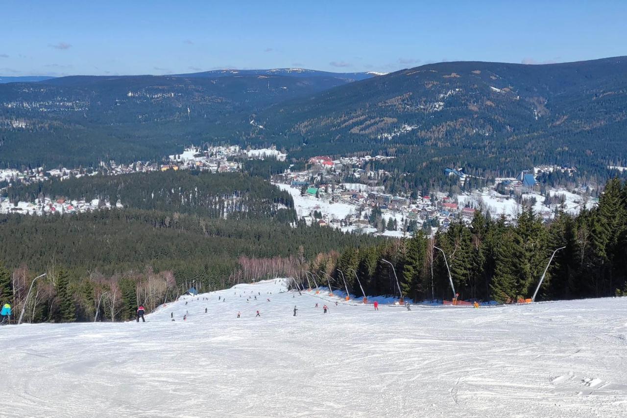 Enjoyharrachov - Atraktivni Klidny Klimatizovany Apartman 20 V Centru Harrachova S Parkovanim, Wifi-Wlan, Sat, Herni Konzoli, Ipad, Netflix Zdarma, Moznosti Dobijeni Auta, Vyhledem Do Zahrady A Na Romanticky Kostelik Ngoại thất bức ảnh