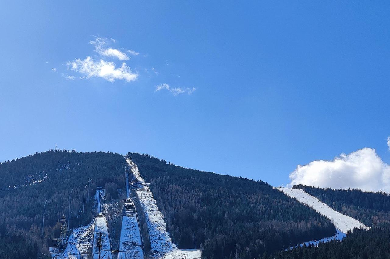 Enjoyharrachov - Atraktivni Klidny Klimatizovany Apartman 20 V Centru Harrachova S Parkovanim, Wifi-Wlan, Sat, Herni Konzoli, Ipad, Netflix Zdarma, Moznosti Dobijeni Auta, Vyhledem Do Zahrady A Na Romanticky Kostelik Ngoại thất bức ảnh