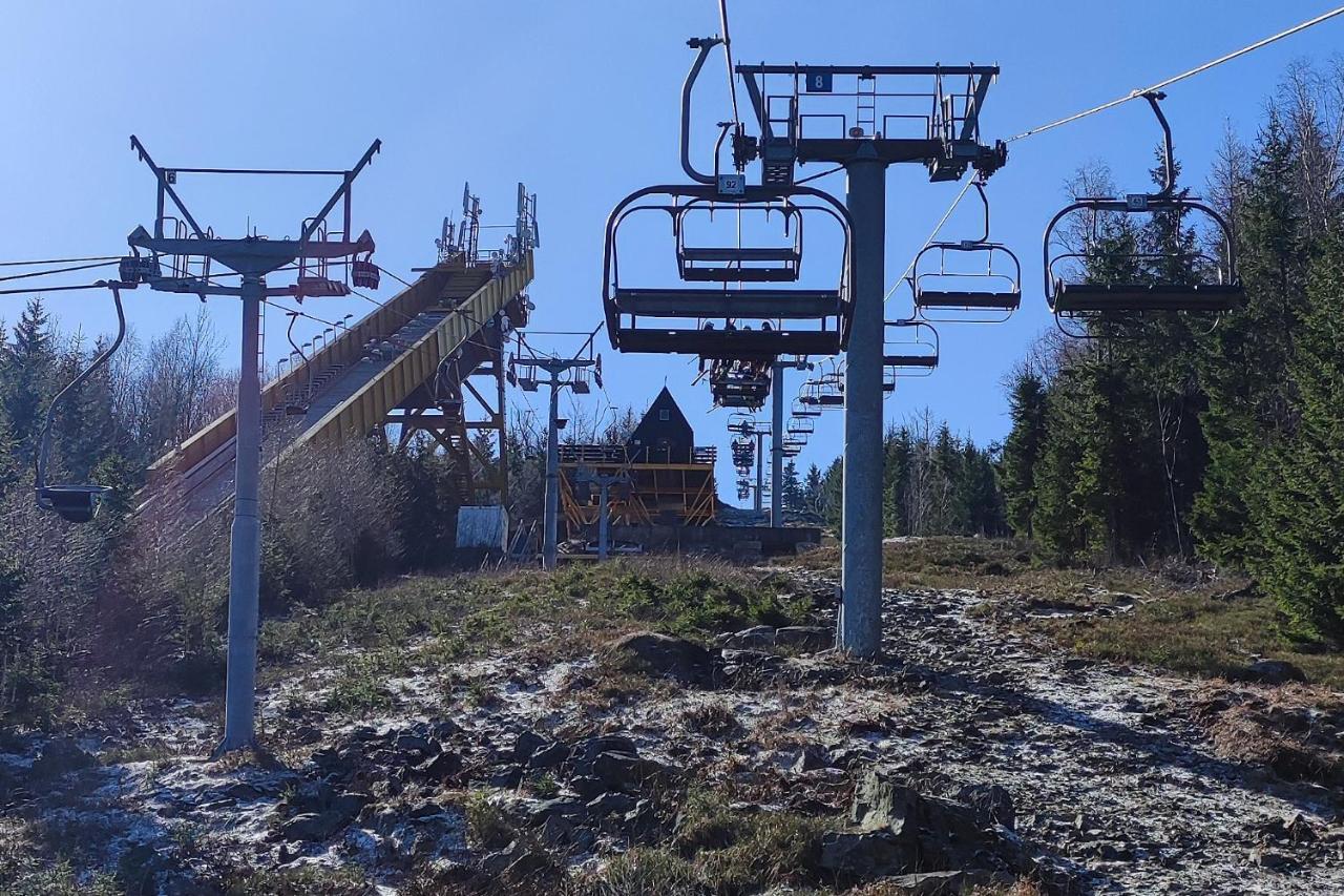 Enjoyharrachov - Atraktivni Klidny Klimatizovany Apartman 20 V Centru Harrachova S Parkovanim, Wifi-Wlan, Sat, Herni Konzoli, Ipad, Netflix Zdarma, Moznosti Dobijeni Auta, Vyhledem Do Zahrady A Na Romanticky Kostelik Ngoại thất bức ảnh