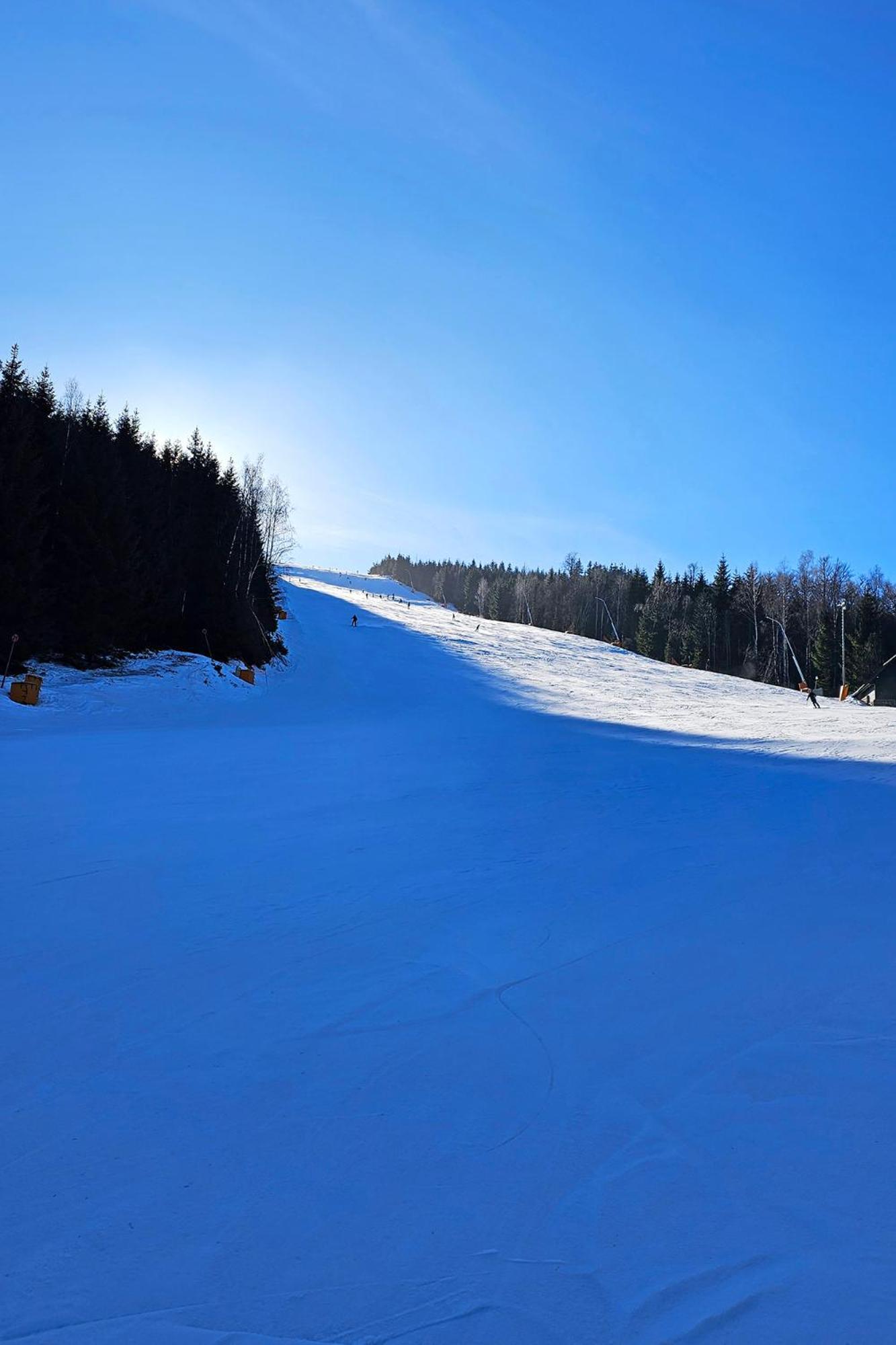 Enjoyharrachov - Atraktivni Klidny Klimatizovany Apartman 20 V Centru Harrachova S Parkovanim, Wifi-Wlan, Sat, Herni Konzoli, Ipad, Netflix Zdarma, Moznosti Dobijeni Auta, Vyhledem Do Zahrady A Na Romanticky Kostelik Ngoại thất bức ảnh