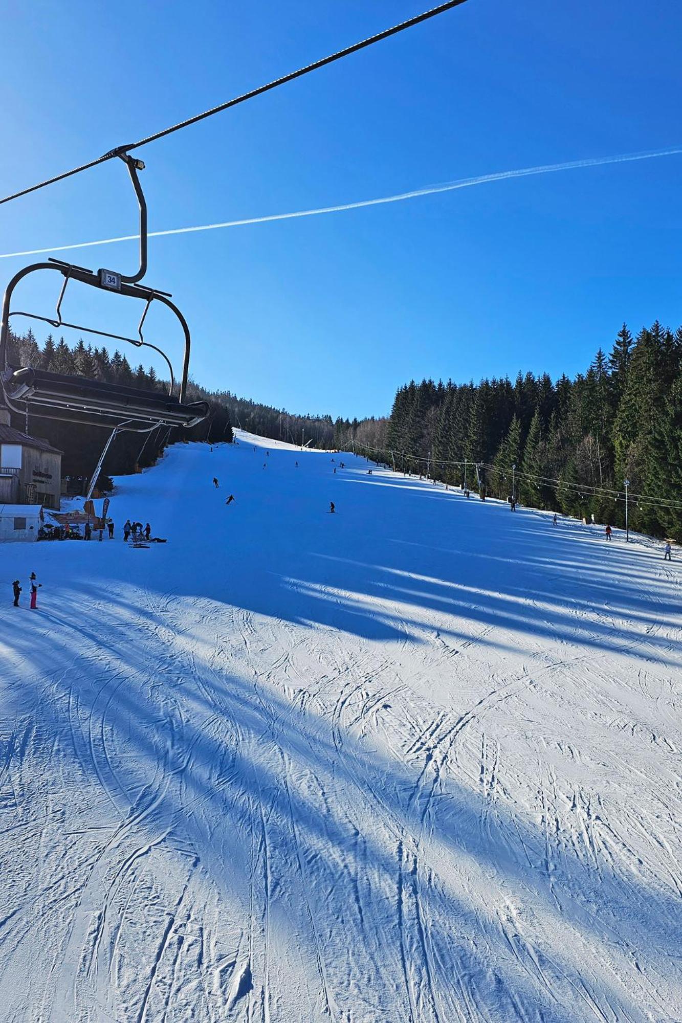 Enjoyharrachov - Atraktivni Klidny Klimatizovany Apartman 20 V Centru Harrachova S Parkovanim, Wifi-Wlan, Sat, Herni Konzoli, Ipad, Netflix Zdarma, Moznosti Dobijeni Auta, Vyhledem Do Zahrady A Na Romanticky Kostelik Ngoại thất bức ảnh