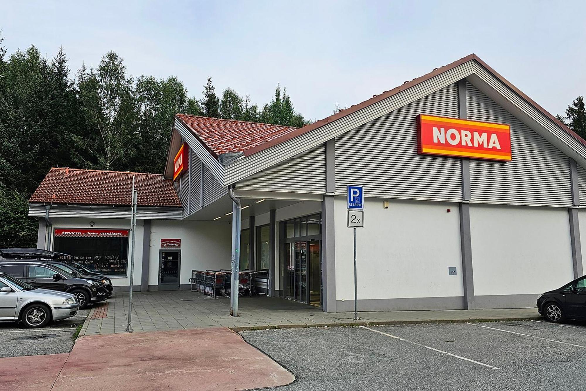 Enjoyharrachov - Atraktivni Klidny Klimatizovany Apartman 20 V Centru Harrachova S Parkovanim, Wifi-Wlan, Sat, Herni Konzoli, Ipad, Netflix Zdarma, Moznosti Dobijeni Auta, Vyhledem Do Zahrady A Na Romanticky Kostelik Ngoại thất bức ảnh