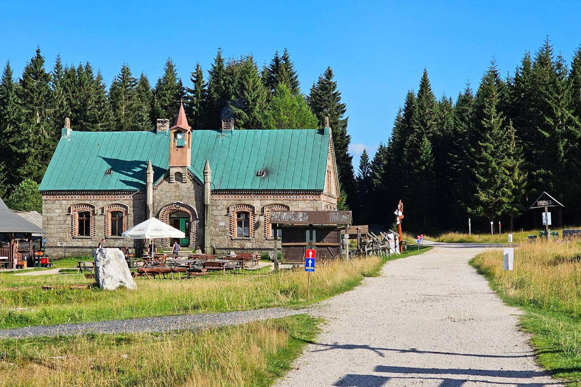 Enjoyharrachov - Atraktivni Klidny Klimatizovany Apartman 20 V Centru Harrachova S Parkovanim, Wifi-Wlan, Sat, Herni Konzoli, Ipad, Netflix Zdarma, Moznosti Dobijeni Auta, Vyhledem Do Zahrady A Na Romanticky Kostelik Ngoại thất bức ảnh