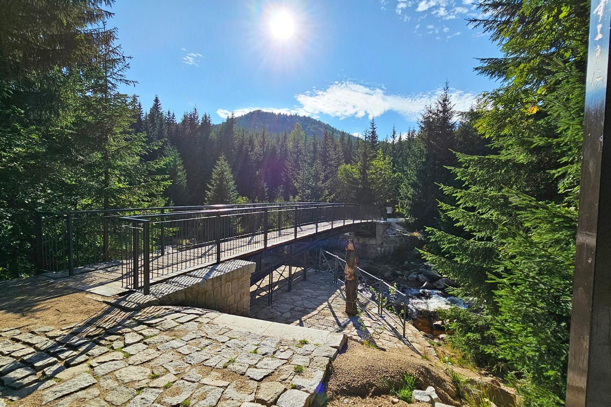 Enjoyharrachov - Atraktivni Klidny Klimatizovany Apartman 20 V Centru Harrachova S Parkovanim, Wifi-Wlan, Sat, Herni Konzoli, Ipad, Netflix Zdarma, Moznosti Dobijeni Auta, Vyhledem Do Zahrady A Na Romanticky Kostelik Ngoại thất bức ảnh