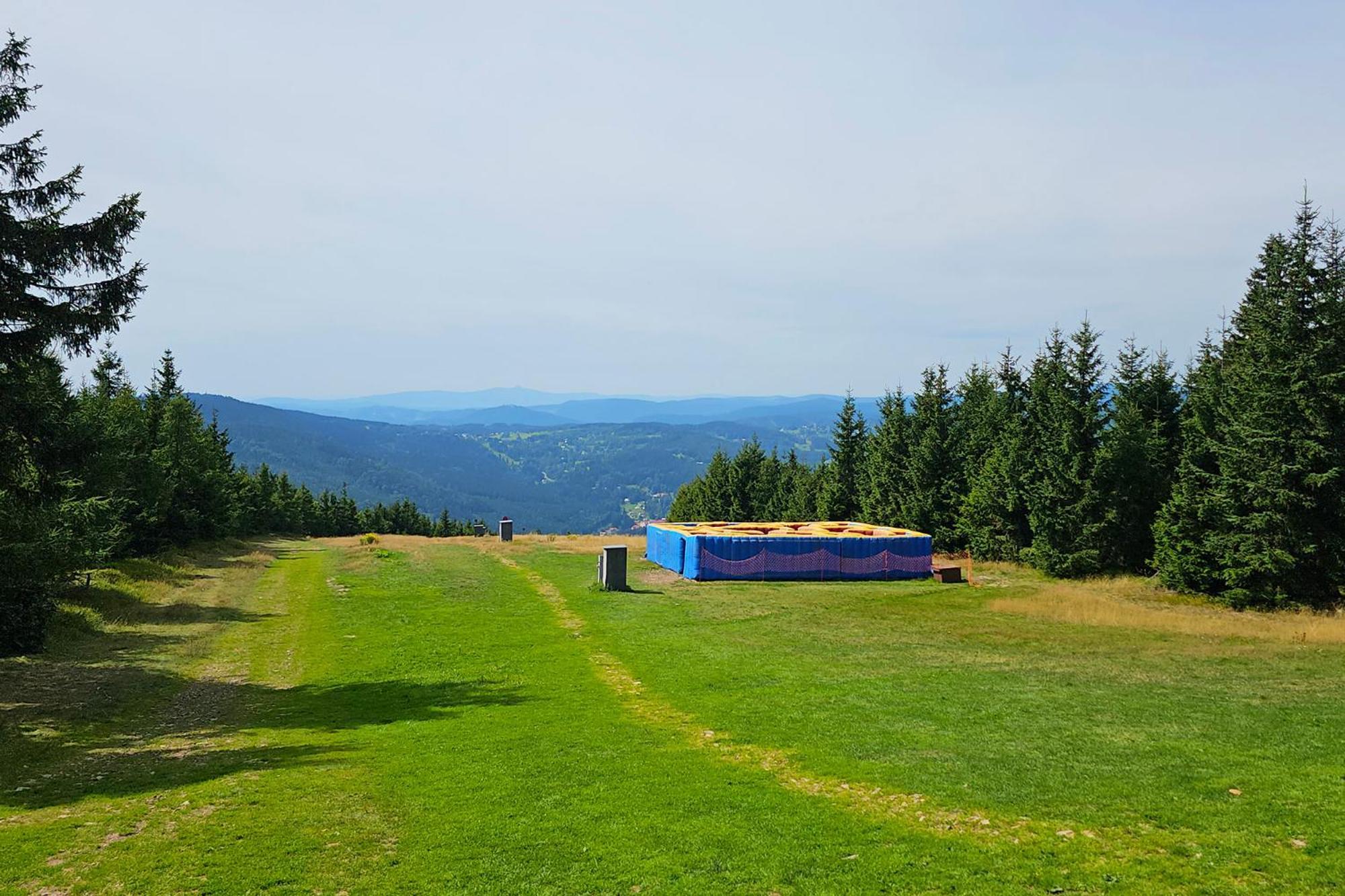 Enjoyharrachov - Atraktivni Klidny Klimatizovany Apartman 20 V Centru Harrachova S Parkovanim, Wifi-Wlan, Sat, Herni Konzoli, Ipad, Netflix Zdarma, Moznosti Dobijeni Auta, Vyhledem Do Zahrady A Na Romanticky Kostelik Ngoại thất bức ảnh