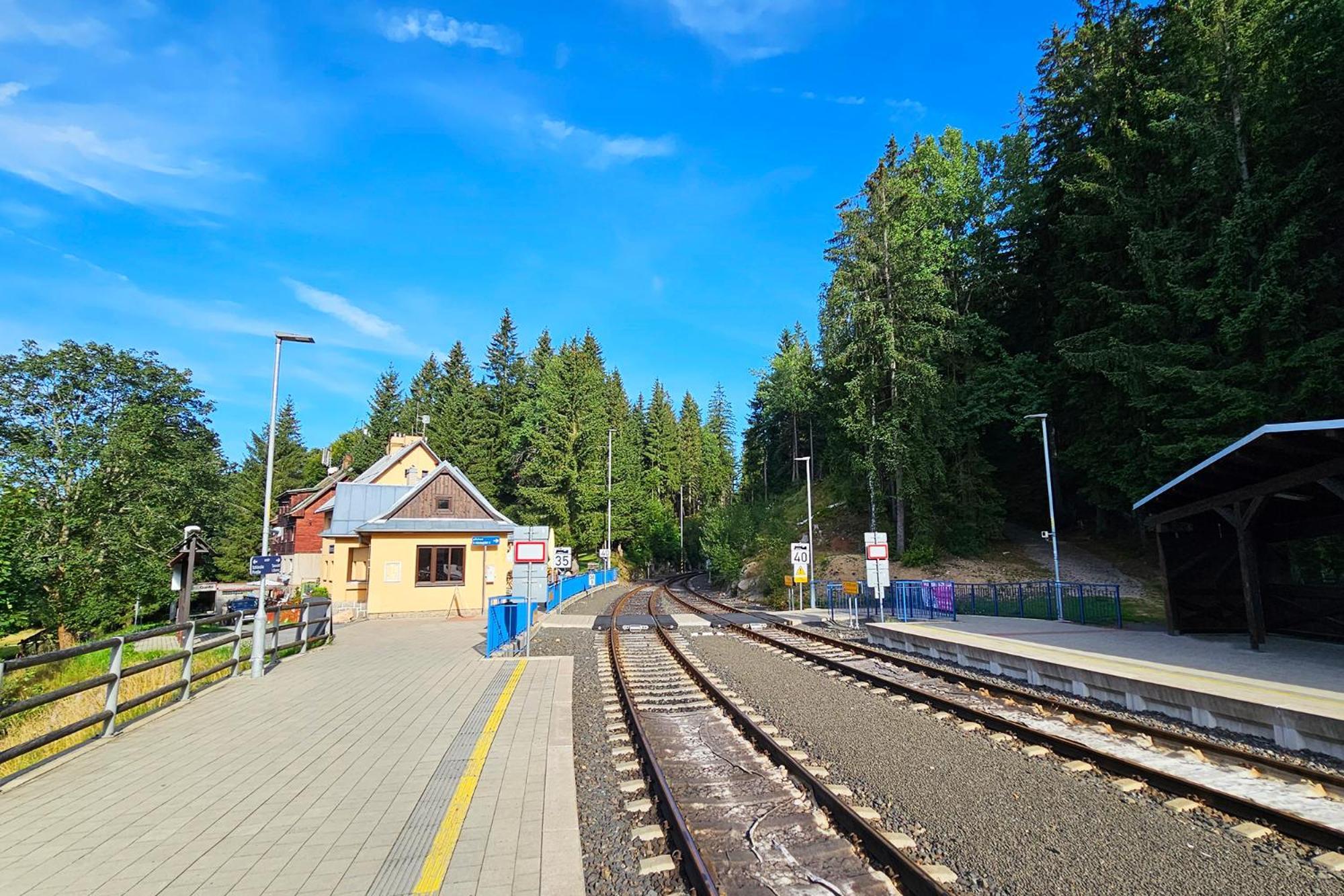 Enjoyharrachov - Atraktivni Klidny Klimatizovany Apartman 20 V Centru Harrachova S Parkovanim, Wifi-Wlan, Sat, Herni Konzoli, Ipad, Netflix Zdarma, Moznosti Dobijeni Auta, Vyhledem Do Zahrady A Na Romanticky Kostelik Ngoại thất bức ảnh