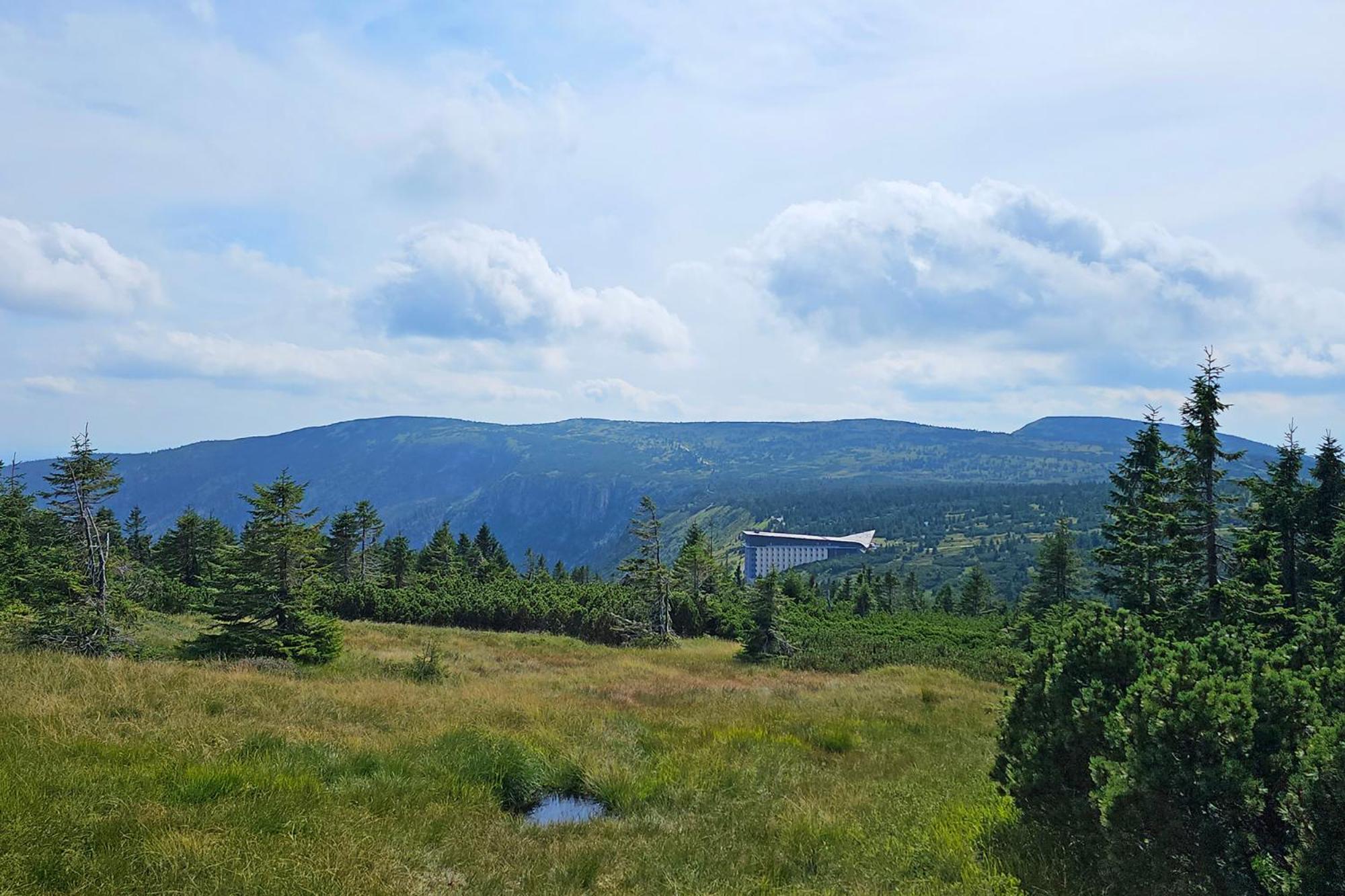 Enjoyharrachov - Atraktivni Klidny Klimatizovany Apartman 20 V Centru Harrachova S Parkovanim, Wifi-Wlan, Sat, Herni Konzoli, Ipad, Netflix Zdarma, Moznosti Dobijeni Auta, Vyhledem Do Zahrady A Na Romanticky Kostelik Ngoại thất bức ảnh