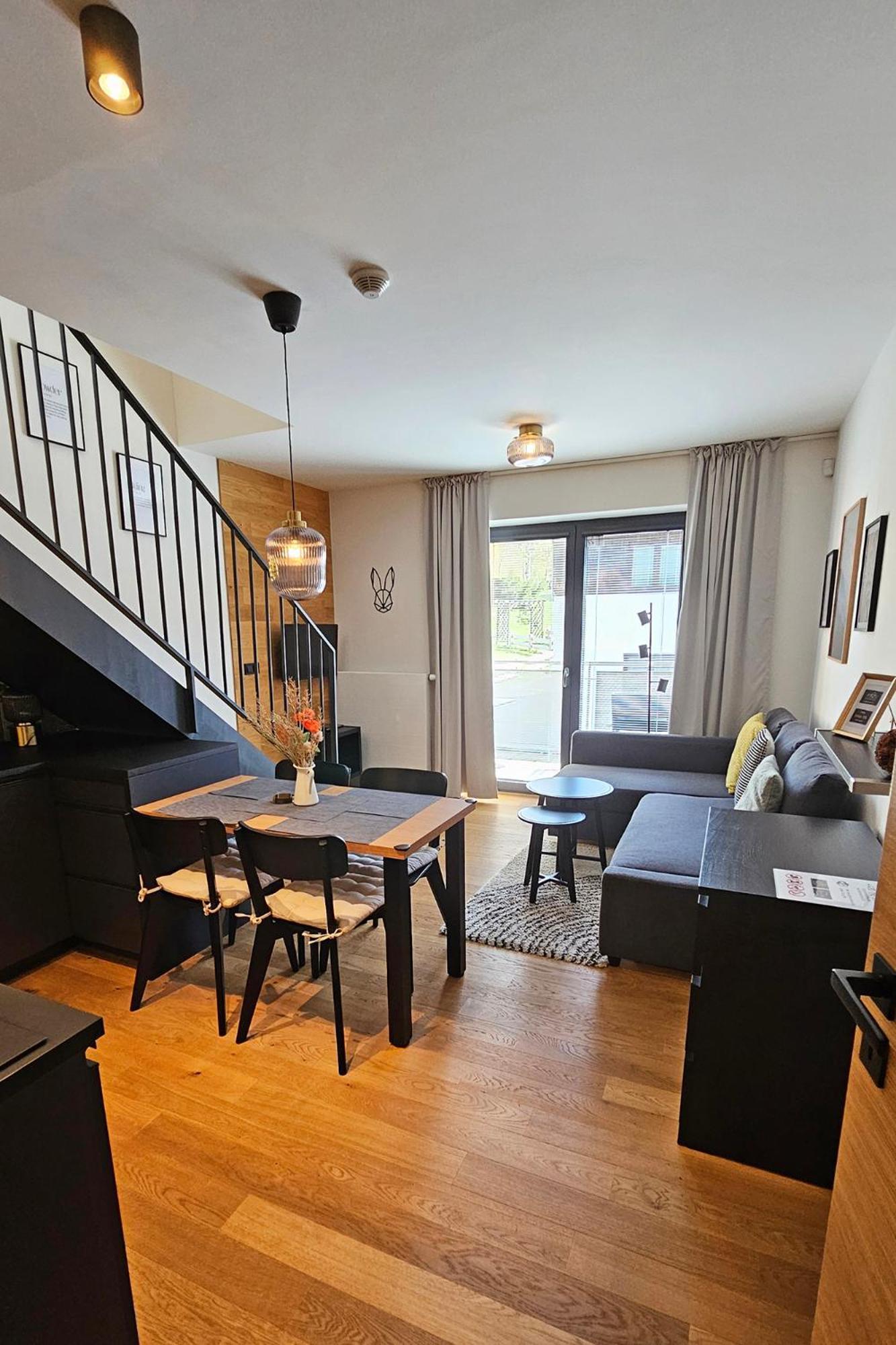 Enjoyharrachov - Atraktivni Klidny Klimatizovany Apartman 20 V Centru Harrachova S Parkovanim, Wifi-Wlan, Sat, Herni Konzoli, Ipad, Netflix Zdarma, Moznosti Dobijeni Auta, Vyhledem Do Zahrady A Na Romanticky Kostelik Ngoại thất bức ảnh