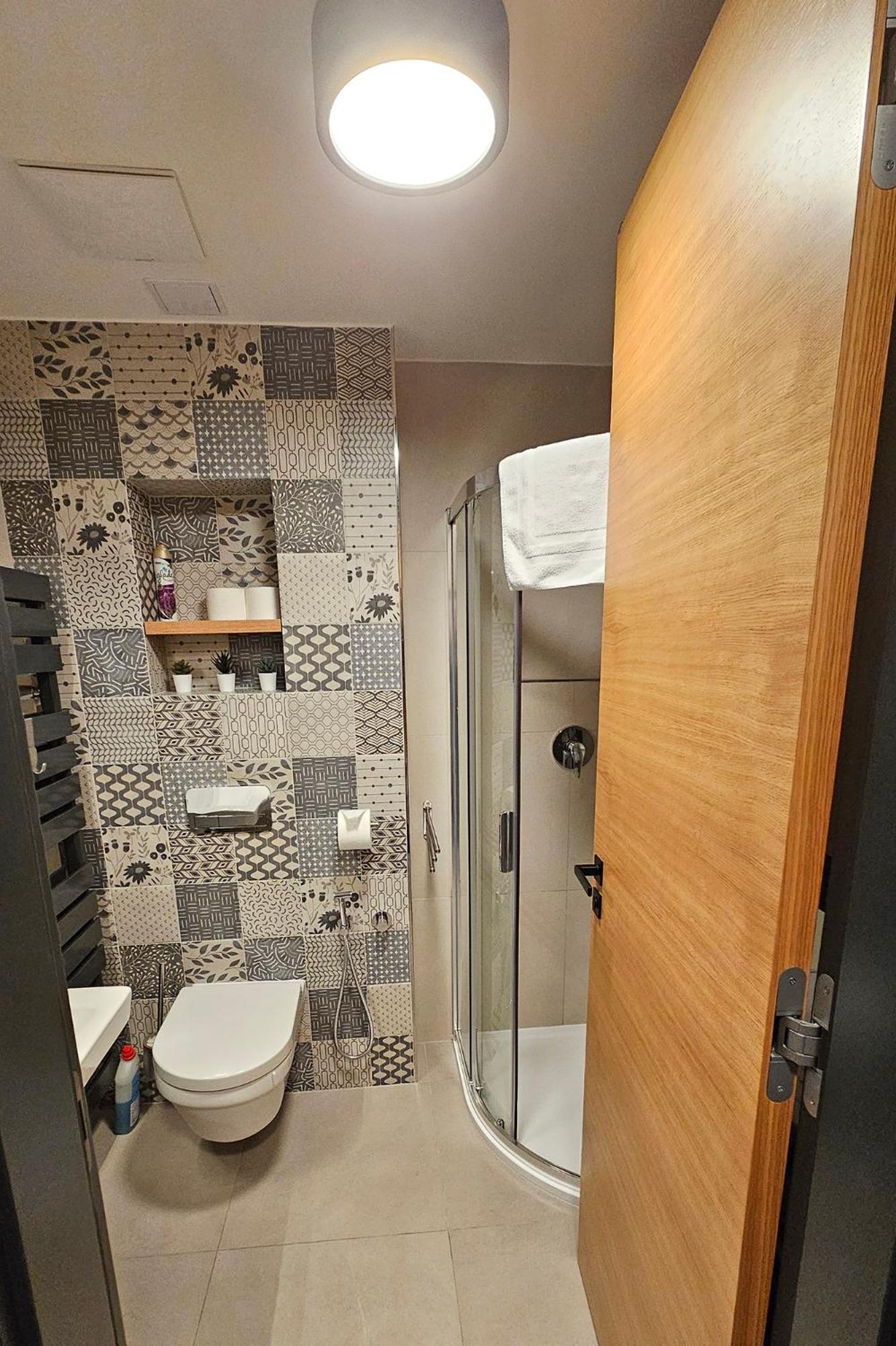 Enjoyharrachov - Atraktivni Klidny Klimatizovany Apartman 20 V Centru Harrachova S Parkovanim, Wifi-Wlan, Sat, Herni Konzoli, Ipad, Netflix Zdarma, Moznosti Dobijeni Auta, Vyhledem Do Zahrady A Na Romanticky Kostelik Ngoại thất bức ảnh